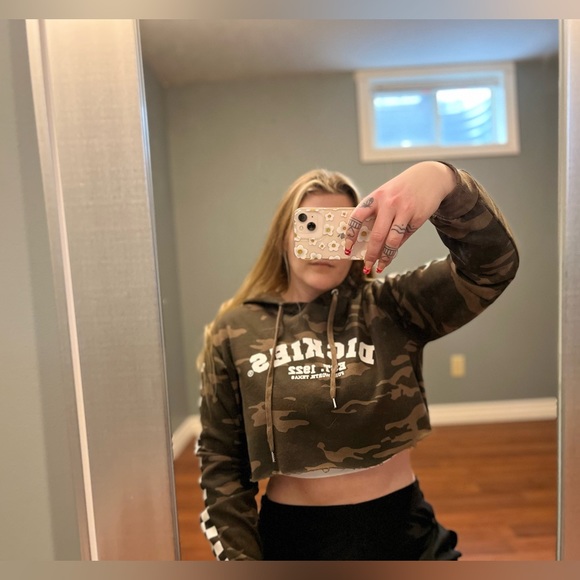 Dickie’s camo crop. - Picture 1 of 6